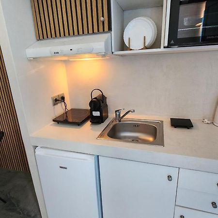 Euphoria Suites & Deluxe Studios ثيرا المظهر الخارجي الصورة