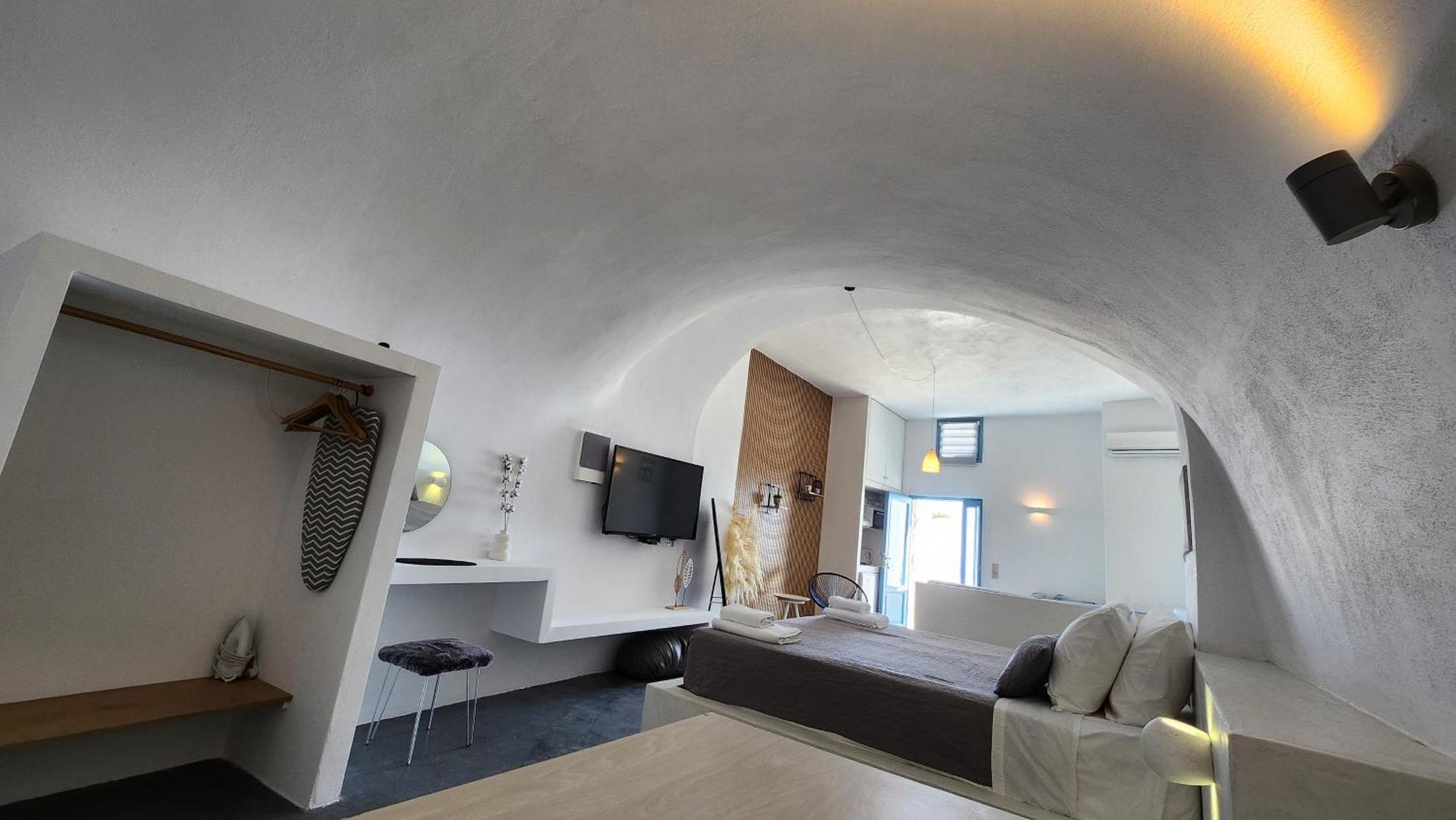 Euphoria Suites & Deluxe Studios ثيرا المظهر الخارجي الصورة