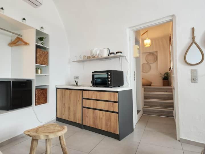 Euphoria Suites & Deluxe Studios ثيرا المظهر الخارجي الصورة