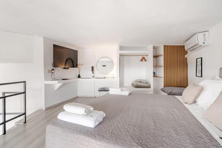 Euphoria Suites & Deluxe Studios ثيرا المظهر الخارجي الصورة