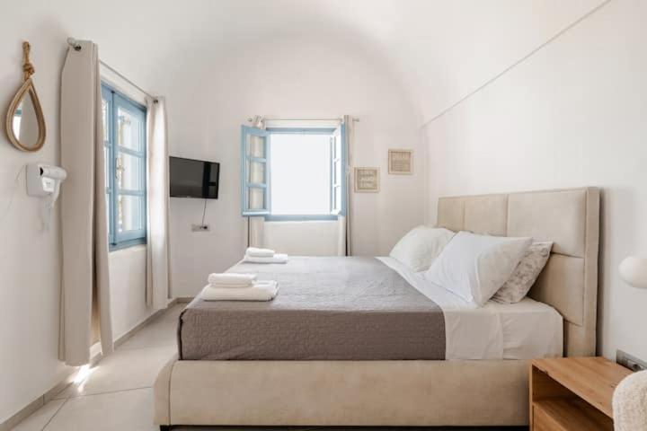 Euphoria Suites & Deluxe Studios ثيرا المظهر الخارجي الصورة