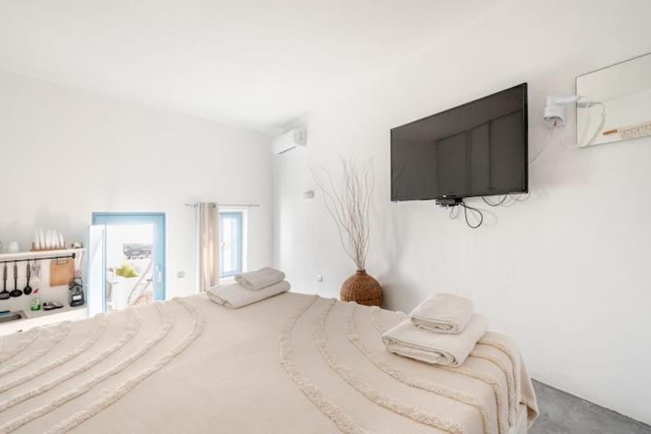 Euphoria Suites & Deluxe Studios ثيرا المظهر الخارجي الصورة