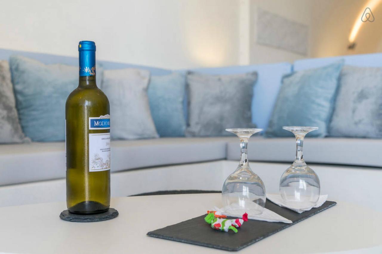 Euphoria Suites & Deluxe Studios ثيرا المظهر الخارجي الصورة
